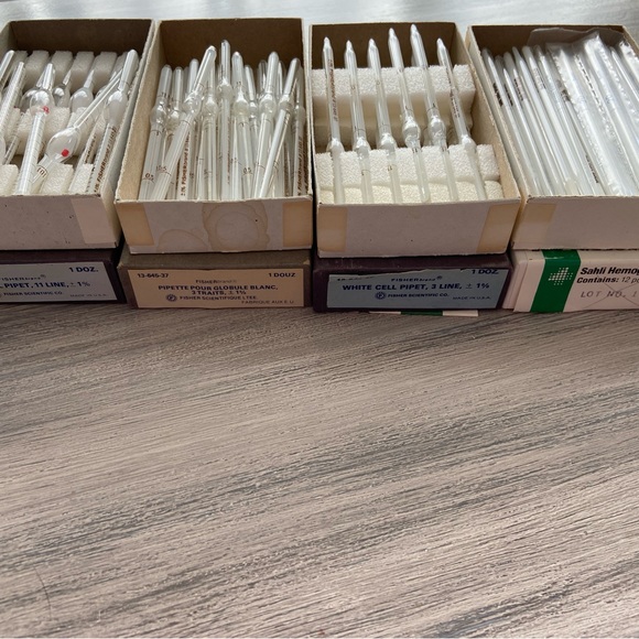 Lab Glass Pipettes - 4 boxes decor - Picture 2 of 4